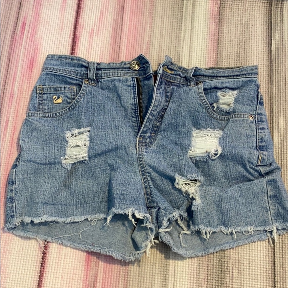 Jean shorts cute for a warm fall 🍁